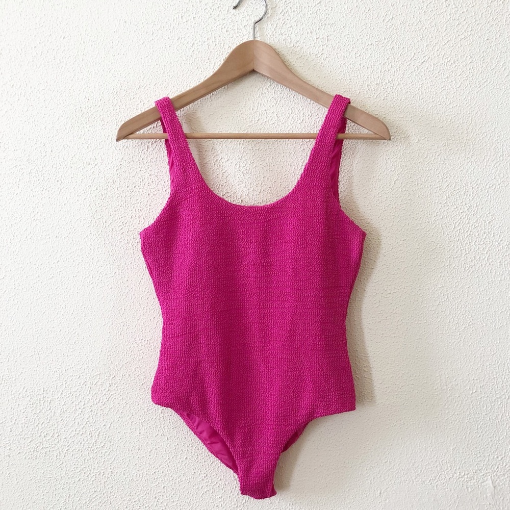NWOT It’s Now Cool Crinkle One Piece Swimsuit M